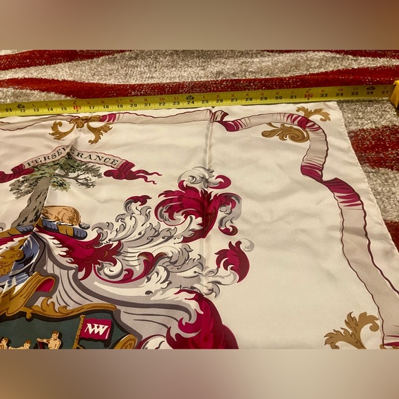 Very Unique! BNWT 100% Silk Hudson's Bay Company Crest Scarf - Picture 8 of 12